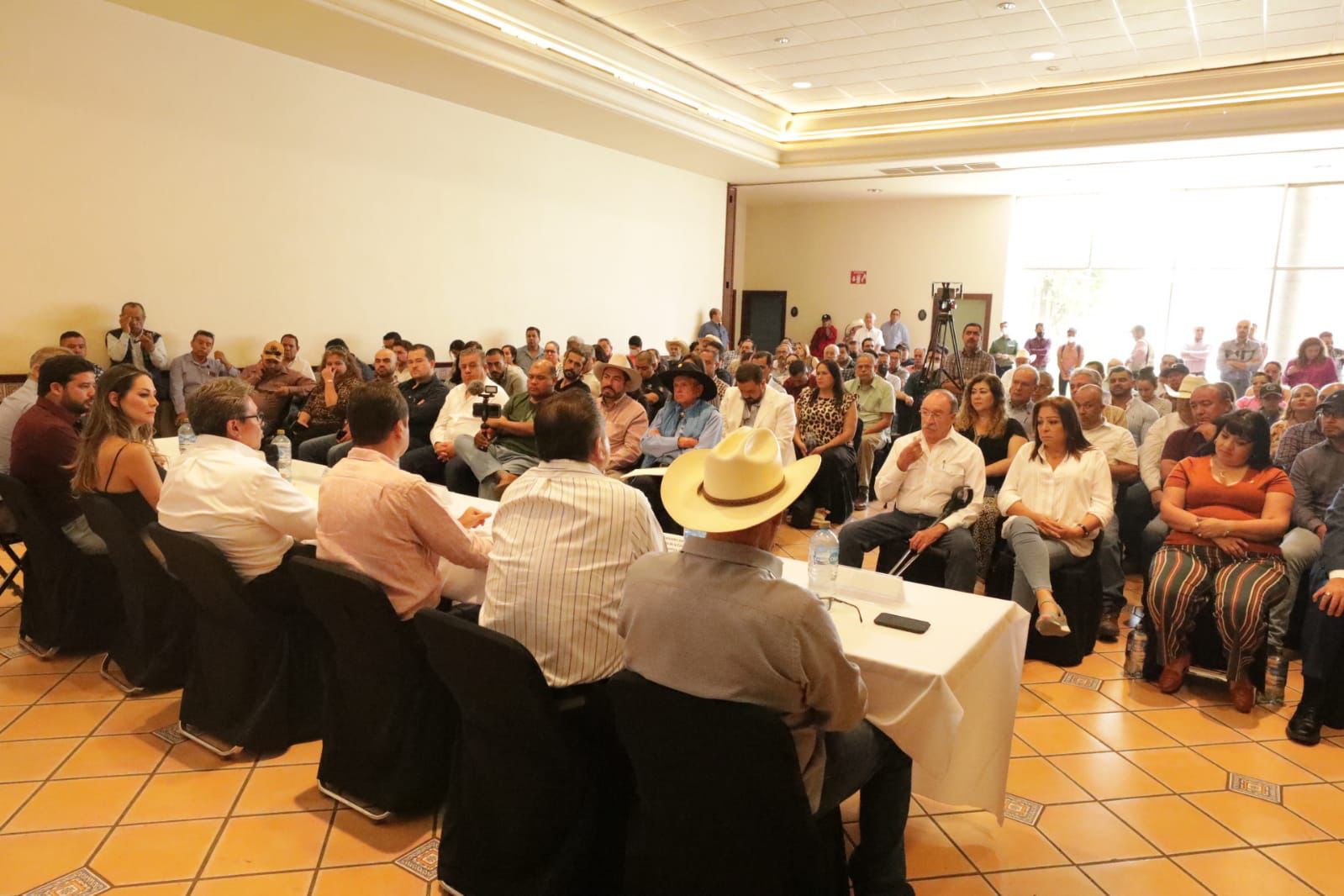 Lee más sobre el artículo Versión estenográfica de la presentación del libro “Otro Campo es Posible”, escrito por el senador Ricardo Monreal Ávila, coordinador del Grupo Parlamentario de Morena en el Senado de la República