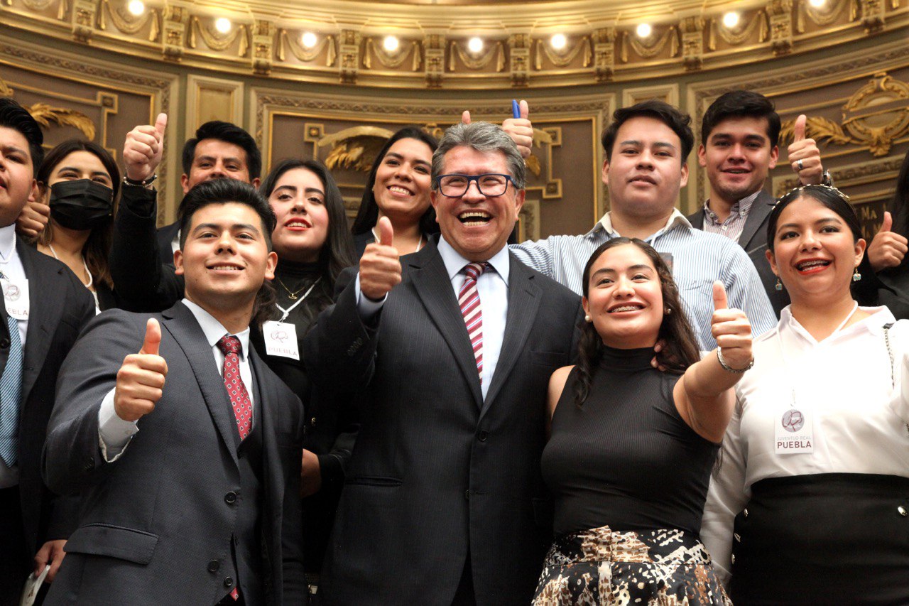 Lee más sobre el artículo Profundizar en la vida democrática del país, pide Ricardo Monreal a la juventud