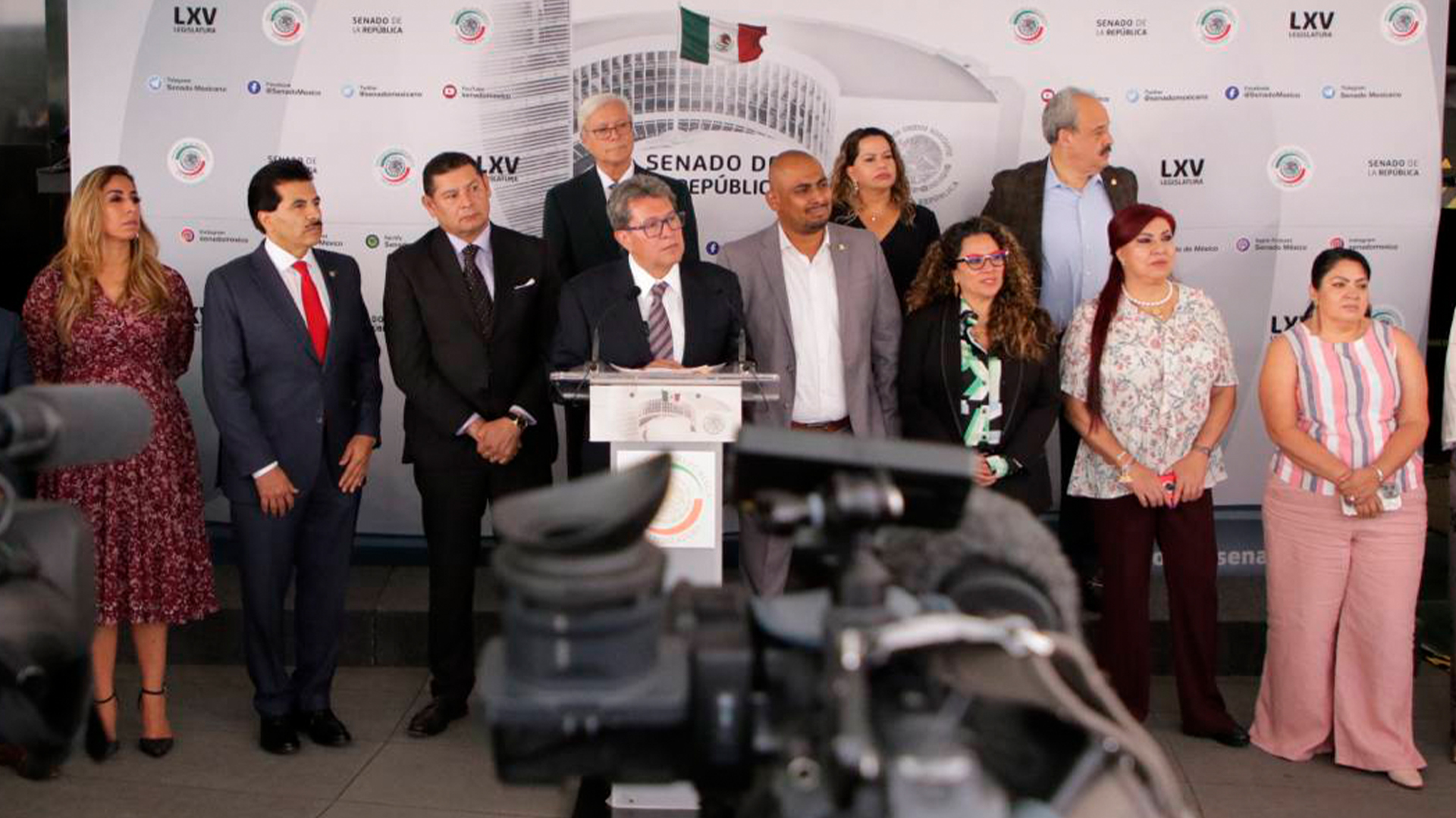 Lee más sobre el artículo Versión estenográfica de la conferencia de prensa del senador Ricardo Monreal Ávila, coordinador del Grupo Parlamentario de Morena en el Senado de la República